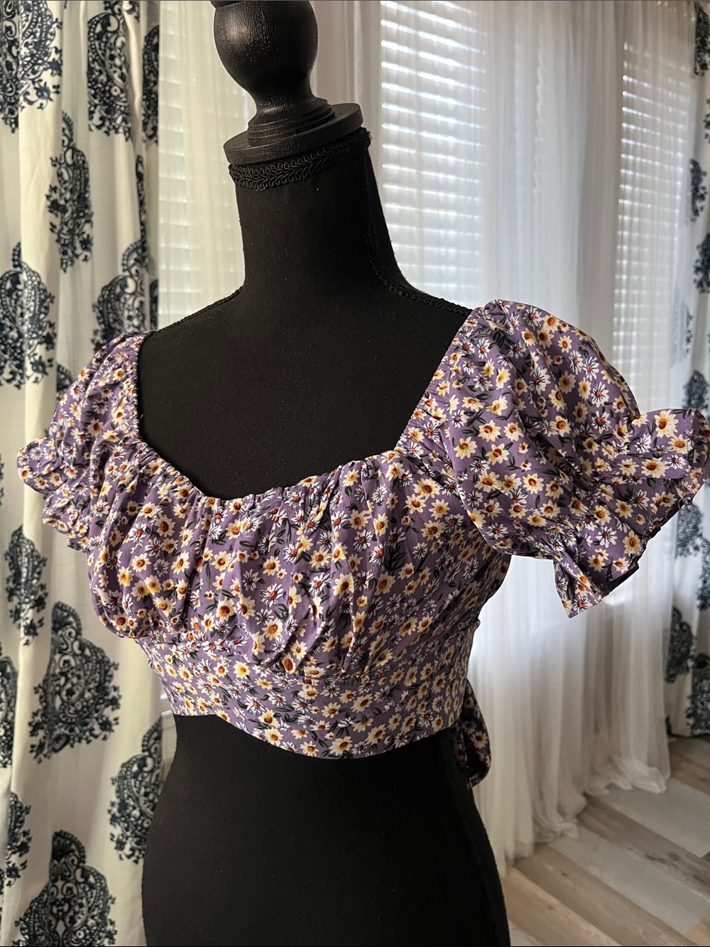 LYANER Purple Floral Puff-Sleeve Crop Top with Ruched Neckline Sz S Boho Chic